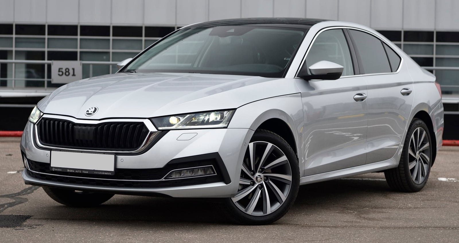 Skoda Octavia — photo 1