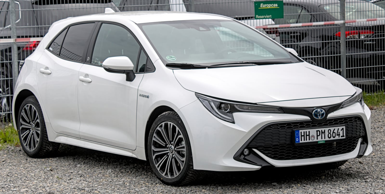 Toyota Corolla Hybrid — photo 1