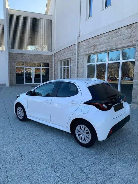 Toyota Yaris — photo 3