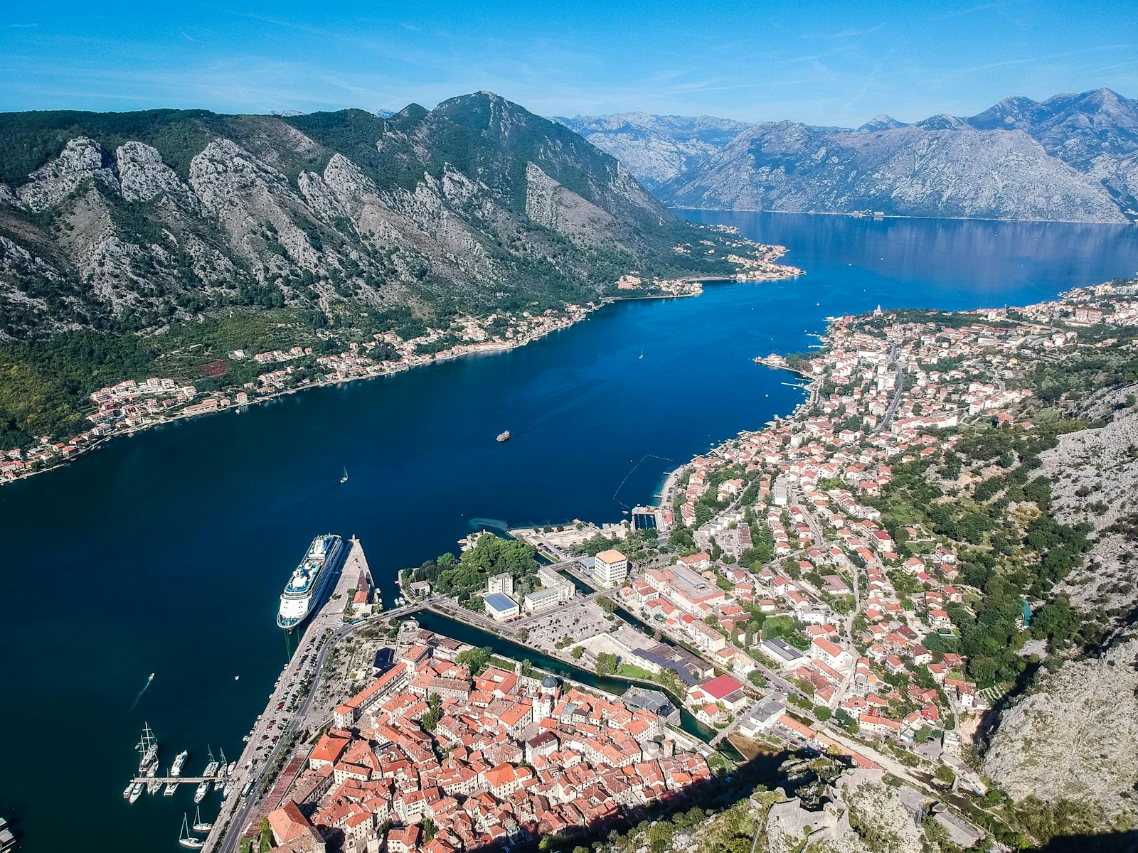 Costa della baia di Kotor